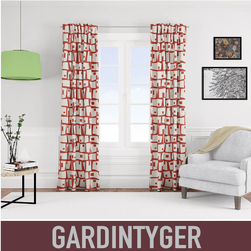 I fönstret ses gardinen "Vita hus" med mönsterdesign för veckade gardiner.